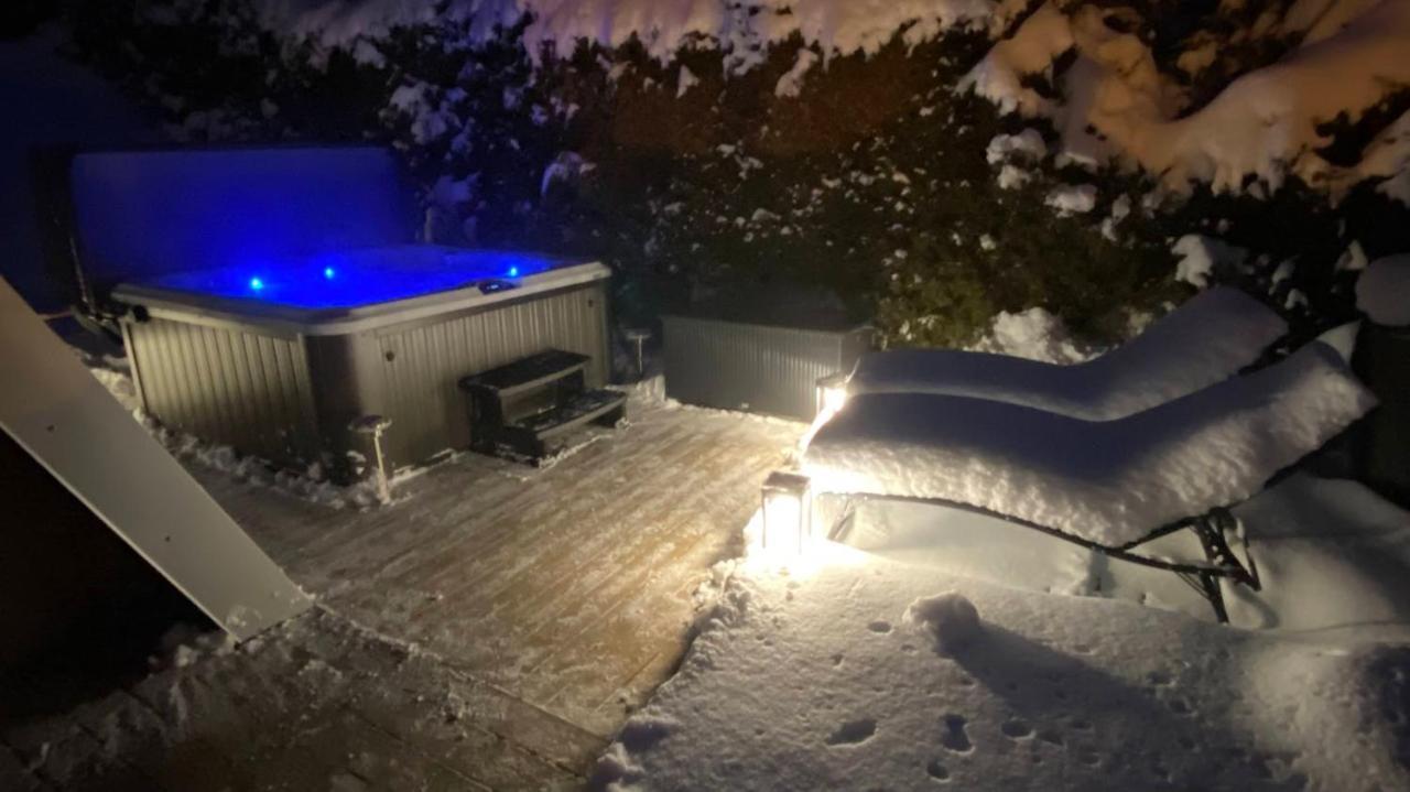 Au-Doux-Altic Chalet Romantique Avec Jacuzzi Et Sauna Métabief Εξωτερικό φωτογραφία